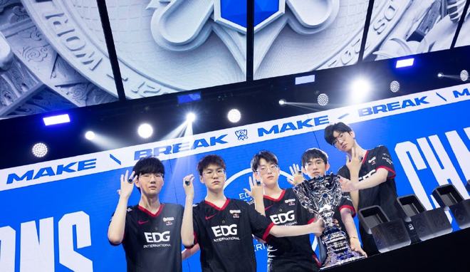 亚历山大 亚历山大