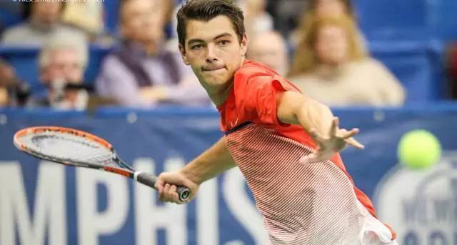 凭借一系列 凭借一系列